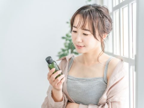 女性